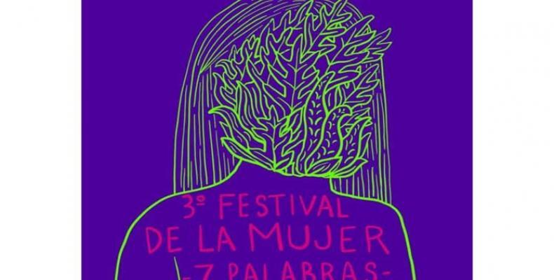 La tercera edición del Festival 7 Palabras que toma las calles del capitalino barrio de San Isidro, rinde homenaje a la mujer. Foto: Prensa Latina.
