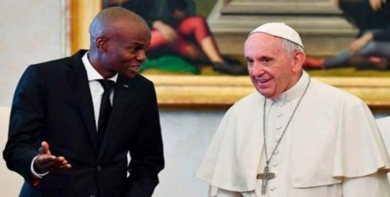 Moise dialogó con la máxima autoridad de la Iglesia Católica sobre la problemática de los jóvenes en Haití. Foto: PL