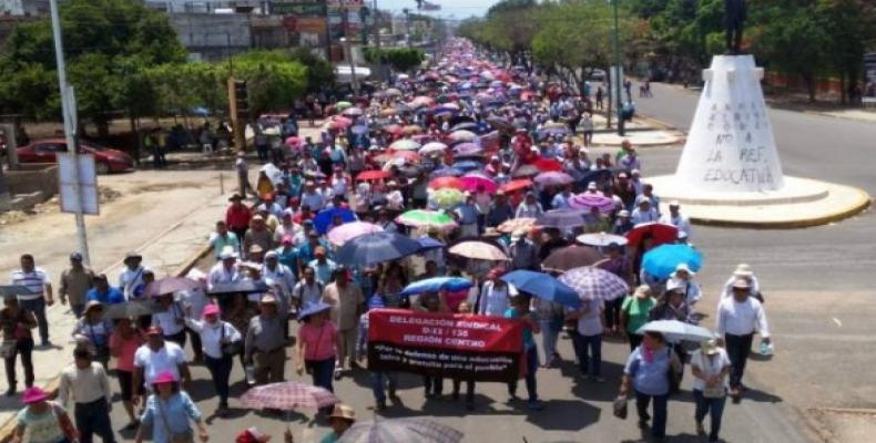 Marcha de educadores en Chiapas