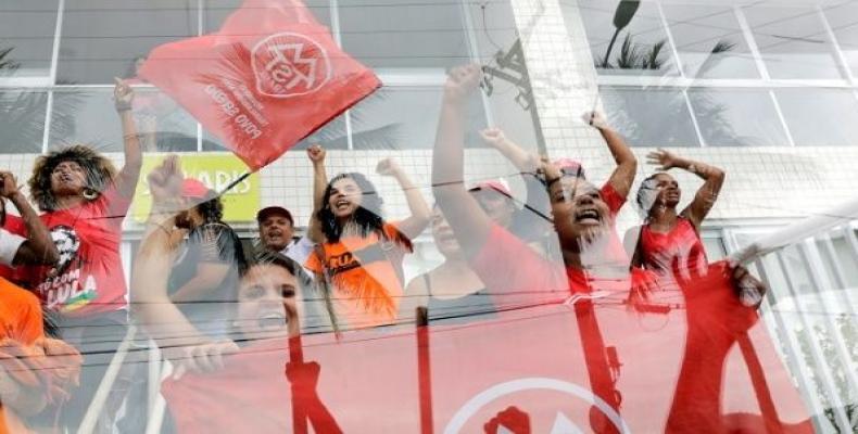 Members of Homeless Workers Movement (MTST) shout slogans as they leave the beachside apartment &quot;Solaris&quot; in Guaruja, Brazil April 16, 2018.  Photo: R