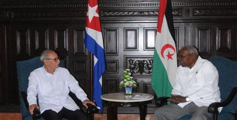 El encuentro de Esteban Lazo (D) con Brahim Ghali (I) se produjo en la sede del Parlamento, en el Capitolio de La Habana. Foto: Ismael Batista