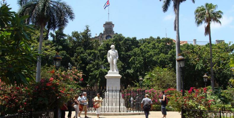 La estatua de Céspedes, obra del artista cubano Sergio López Mesa, es de mármol y tamaño heroico. Foto: Internet