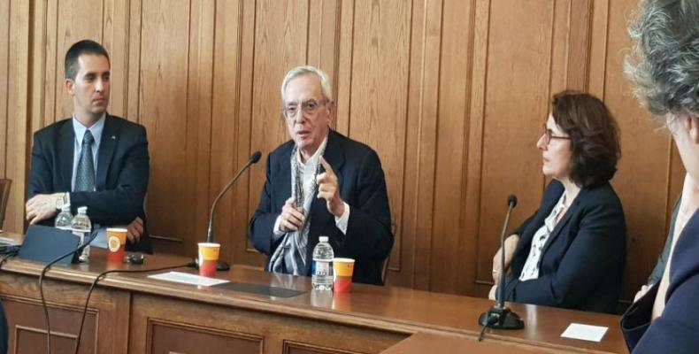 Eusebio Leal, historiador de La Habana, impartió una conferencia magistral en la universidad parisina de La Sorbona.Foto:PL)