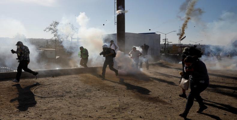 Tear gassing on U.S.-Mexico border.  Photo: Kim Kyung-Hoon / Reuters