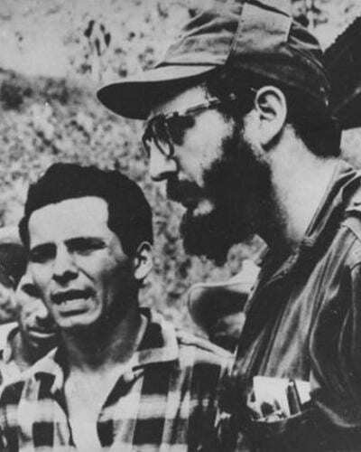 Única foto conocida del encuentro en la Sierra Maestra, en 1958, de Fidel Castro y Carlos Bastidas. Foto: Cubaperiodistas.