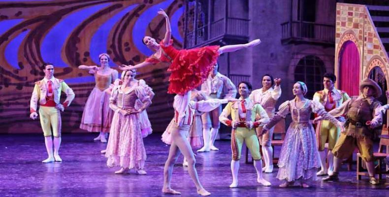 Bailarines del Ballet Nacional de Cuba en Don Quijote durante su gira por China. Foto/ PL
