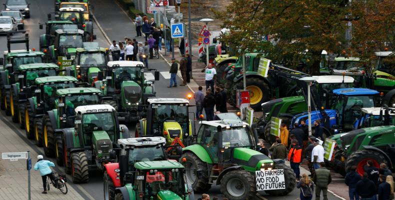 Farmers protest against German agriculture policy in Bonn.  (Photo: Thilo Schmuelgen/Reuters)