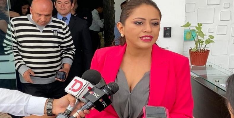 Paola Pabon broadcast the full raid on her home.  (Photo: Twitter / @PaolaPabonC)