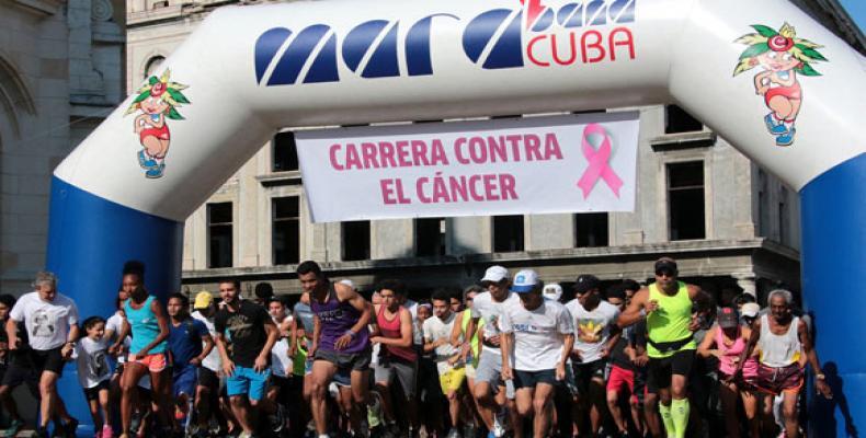 La course contre le cancer rassemble des milliers de Cubains dans toute l'île.