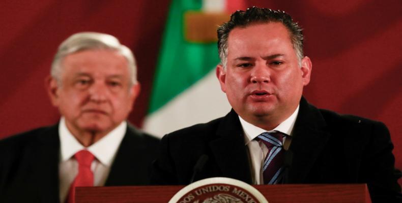 Santiago Nieto, jefe de Unidad de Inteligencia Financiera y presidente Andrés Manuel López Obrador. Ciudad de México, 27 / diciembre / 2019. Henry Romero / Reut