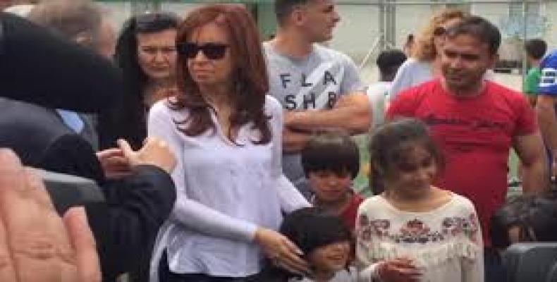 Cristina Fernández visita campo de refugiados en Grecia.