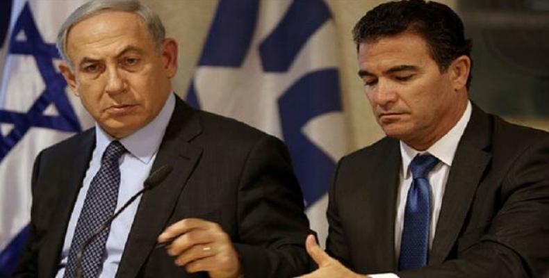 Yossi Cohen, the director of the Israeli spy agency Mossad, with Netanyahu. (Photo: AFP)