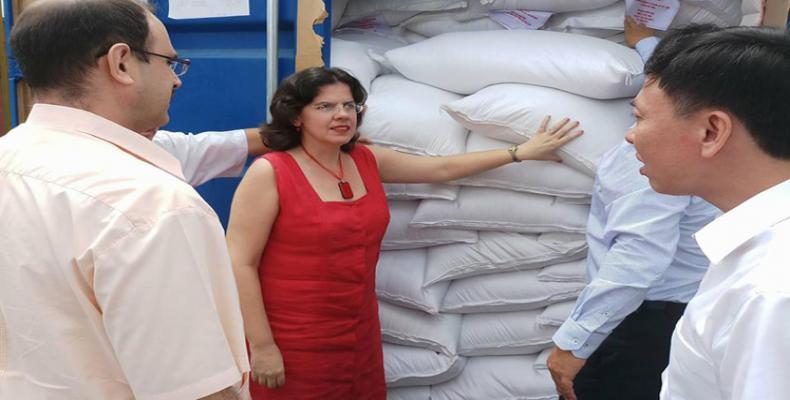 El pueblo vietnamita tuvo un nuevo gesto de solidaridad hacia Cuba al donar  cinco mil toneladas de arroz.Foto:RReloj.