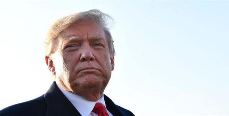 US President Donald Trump speaks with reporters before departing for a rally in Murphysboro, Illinois, on October 27, 2018.  Photo: AFP