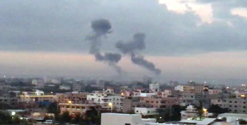 The file photo shows smoke billows following an Israeli airstrike outside the city of Rafah in the southern Gaza Strip, October 17, 2018.  Photo: AFP