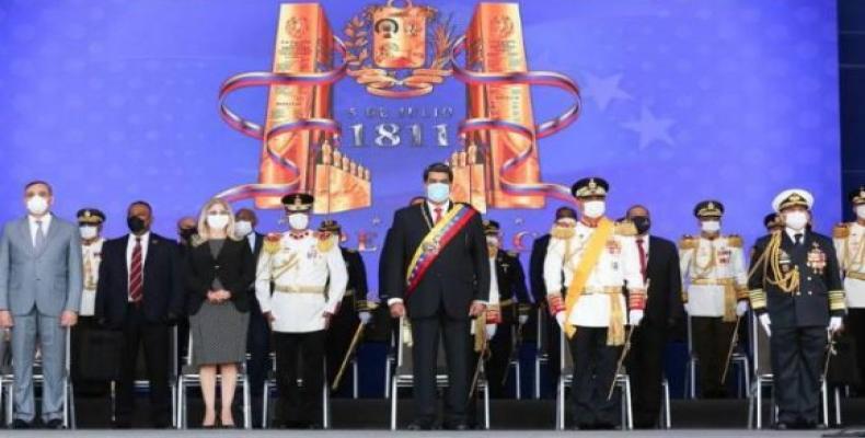 Maduro durante un acto de parada militar para conmemorar los 209 años de la Firma del Acta de la Independencia de Venezuela y día de la Fuerza Armada Nacional B