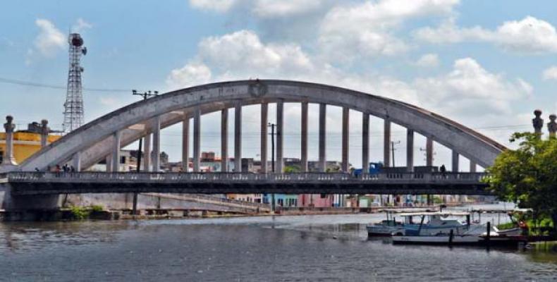 Los puentes en Matanzas vienen a ser parte de la geografía. Foto: Jorge Luis González