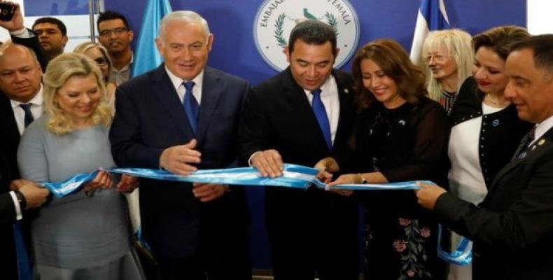 Guatemalan President Jimmy Morales with his wife Hilda Patricia Marroquin and Israeli Prime Minister Benjamin Netanyahu and his wife Sara at the dedication cere