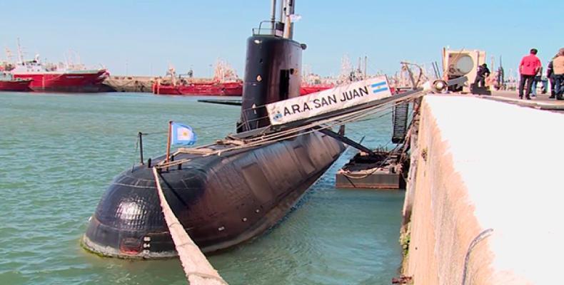Familiares de submarino argentino desaparecido pedem ao governo prosseguir a busca.
