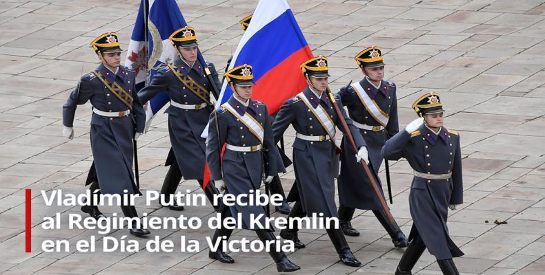El presidente de Rusia, Vladímir Putin, recibe al Regimiento del Kremlin en el Día de la Victoria. 9 de mayo de 2020.