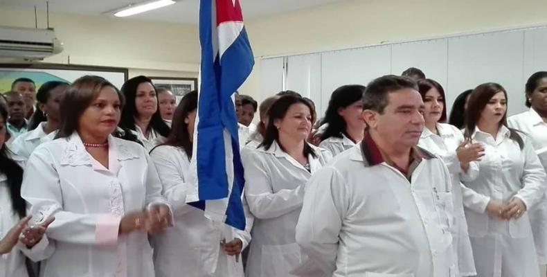 Abanderamiento de brigada médica cubana a Surinam. Foto. Marianela Samper. RHC.