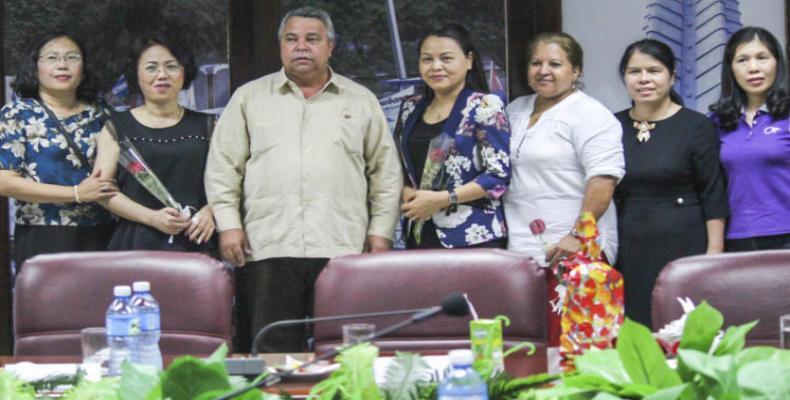 Thi Thu Ha encabeza la delegación que durante esta semana realizó una visita a Cuba invitada por la Federación de Mujeres Cubanas.Foto:Isabel Aguilera.Trabajado