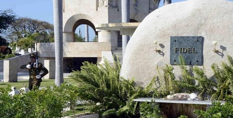 Floral wreaths laid for Fidel at Santiago de Cuba cemetery.  Photo: Prensa Latina