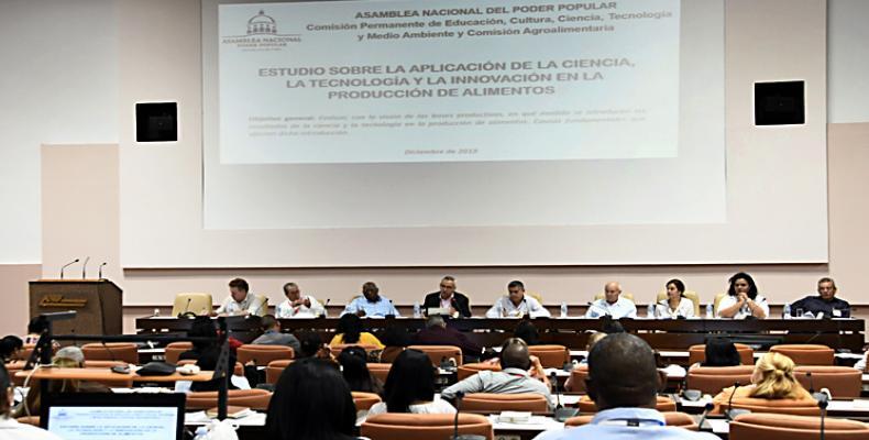 Las Comisiones permanentes del Parlamento cubano realizarán sus valoraciones hasta mañana día 18. Foto: Joaquín Hernández Mena