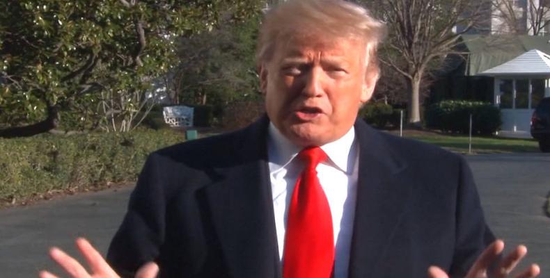 Donald Trump threatens to call national emergency as shutdown continues.  Photo: Democracy Now