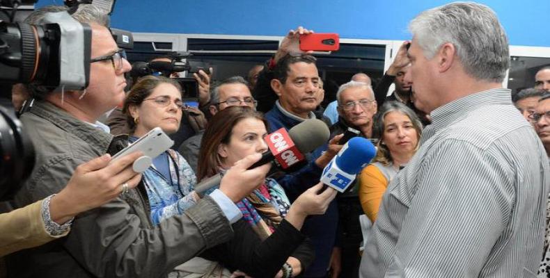 el encuentro con la prensa ocurrió en la Terminal de Ómnibus Nacionales de Sancti Spíritus. Foto: Estudios Revolución