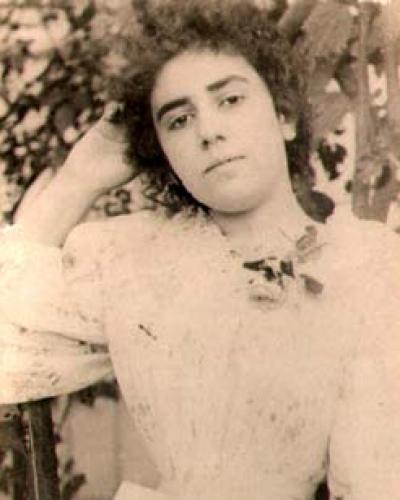 Se le conoce como ‘La virgen triste’, a partir de un poema que le dedicara Julián del Casal, en 1893. Fotos: cubaliteraria.cu