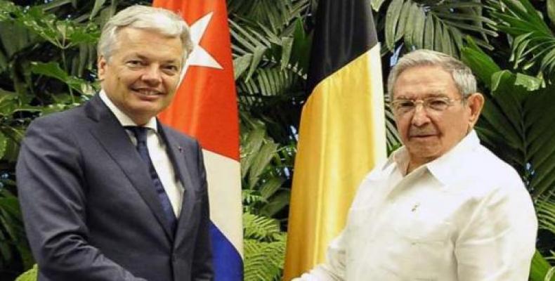 Presidente cubano y Canciller belga se saludan en La Habana