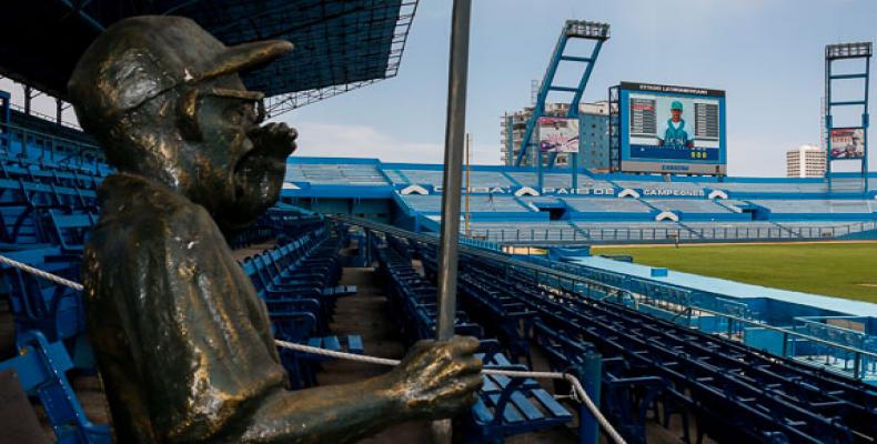 Estadio Latinoamericano sin público. Foto: Roberto Morejón