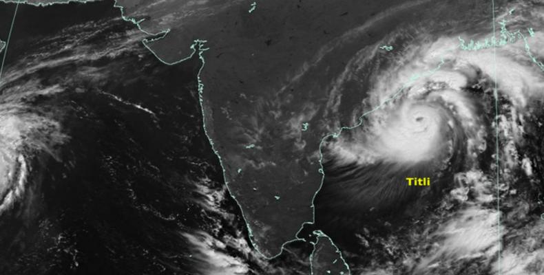 Ciclón Titli causa 12 muertos en la India. Foto: El Universal.