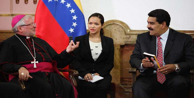 Giordano dialoga con Nicolás Maduro, en Caracas. Foto: PL