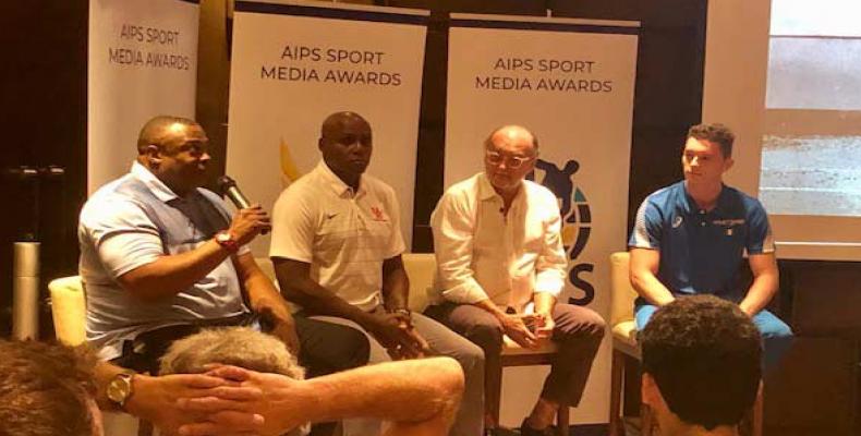 Carl Lewis y Burrell en rueda de prensa en Catar. Foto: Prensa Latina