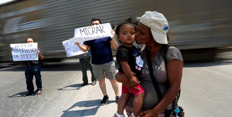 Activistas e inmigrantes centroamericanos protestan en Monterrey, México, el 27 de mayo de 2017. Daniel Becerril / Reuters