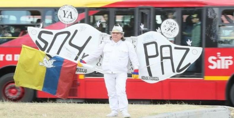 Los colombianos piden que el gobierno retome el diálogo con el ELN. Foto: EFE