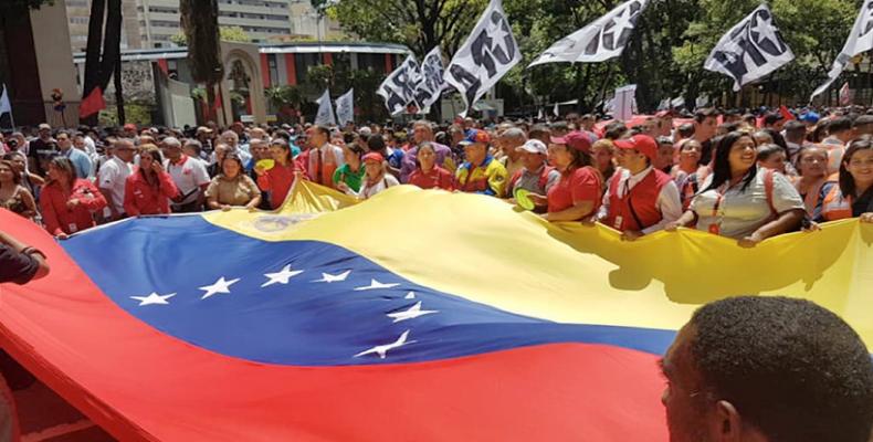 Una marea de pueblo apoya la paz en la nación bolivariana. Fotos: TeleSur