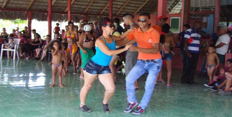 Opciones recreativas para niños, jóvenes y toda la familia comenzó a vivirse en Cuba con la apertura de la temporada veraniega.Foto:Internet.