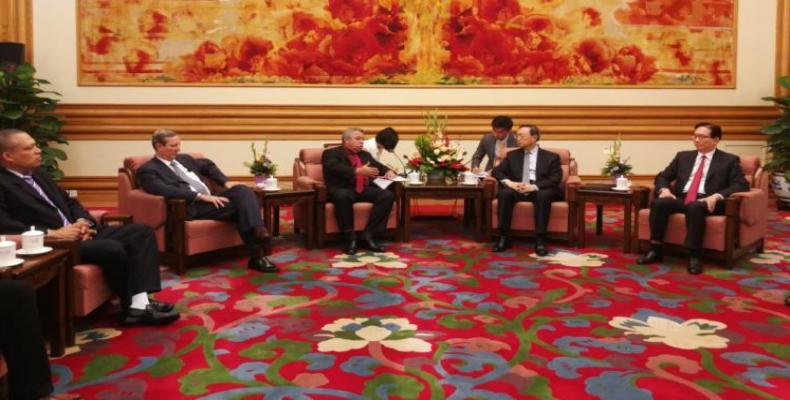 La reunión permitió reafirmar el alto nivel de confianza política entre ambos partidos comunistas Foto:Cortesía de Embajada de Cuba en China.
