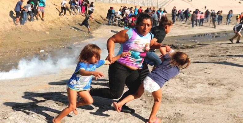  Honduran woman tear-gassed by U.S. forces applies for asylum.   Photo: Kim Kyung-Hoon / Reuters