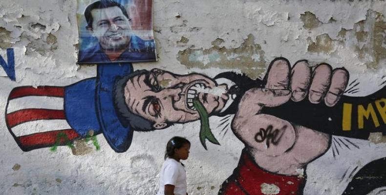 Mural in Caracas, showing Venezuela strangling U.S. imperialism.   Photo: AFP