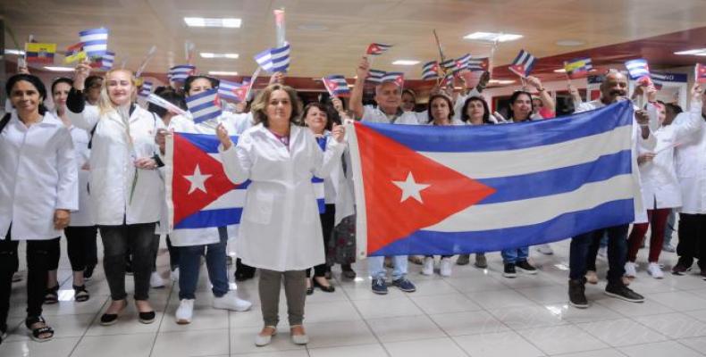 Otros propagarán vicios, o los disimularán: a nosotros nos gusta propagar las virtudes», El alma cubana.Foto:Endrys Correa Vaillant