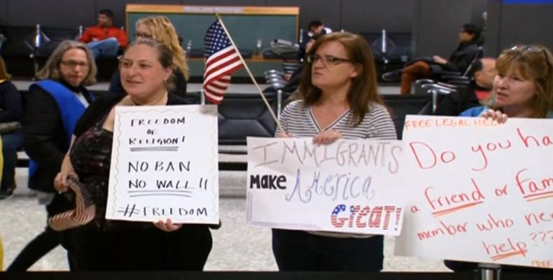 Protesters call for courts to lift travel ban.  Photo: AP