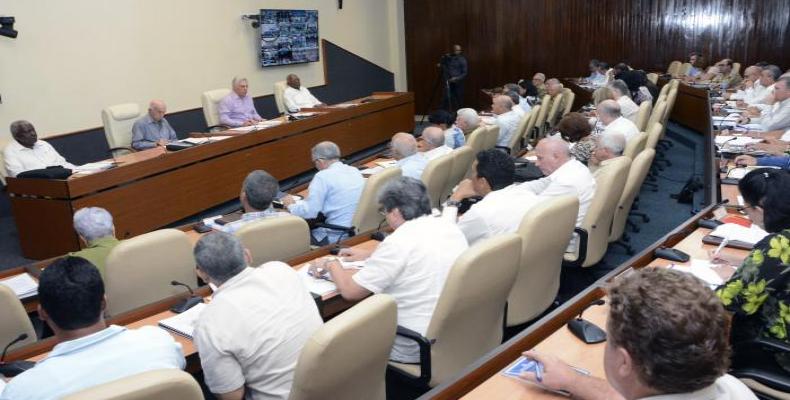 Miguel Díaz-Canel kaj la ministra konsilantaro 