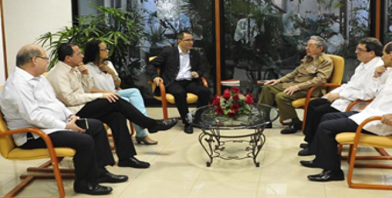 Presidente cubano, Raúl Castro y el canciller venezolano Jorge Arreaza