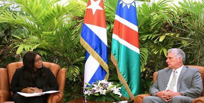 La Excelentísima Señora Saara Kuugongelwa-Amadhila dialoga en La Habana con Miguel Díaz-Canel. Foto: @CubaMINREX/ Twitter