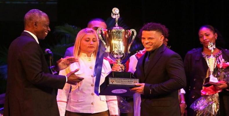 Wrestler Ismael Borrero is recognized. Jit Photo/Roberto Morejon