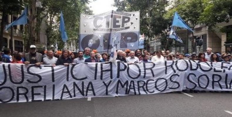 Argentinean unions protest police execution of two members.  Photo: teleSUR
